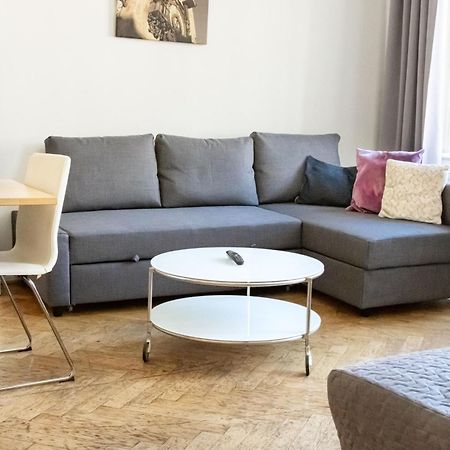 Apartments In Mala Strana - 10 Minutes From Charles Bridge Прага Экстерьер фото