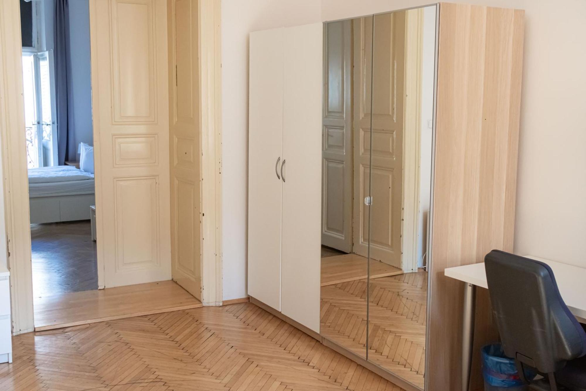 Apartments In Mala Strana - 10 Minutes From Charles Bridge Прага Экстерьер фото
