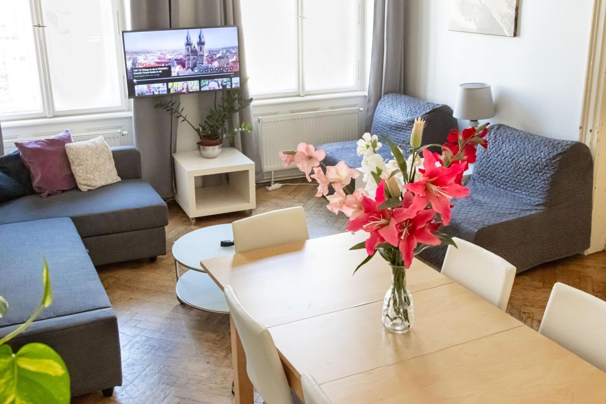 Apartments In Mala Strana - 10 Minutes From Charles Bridge Прага Экстерьер фото