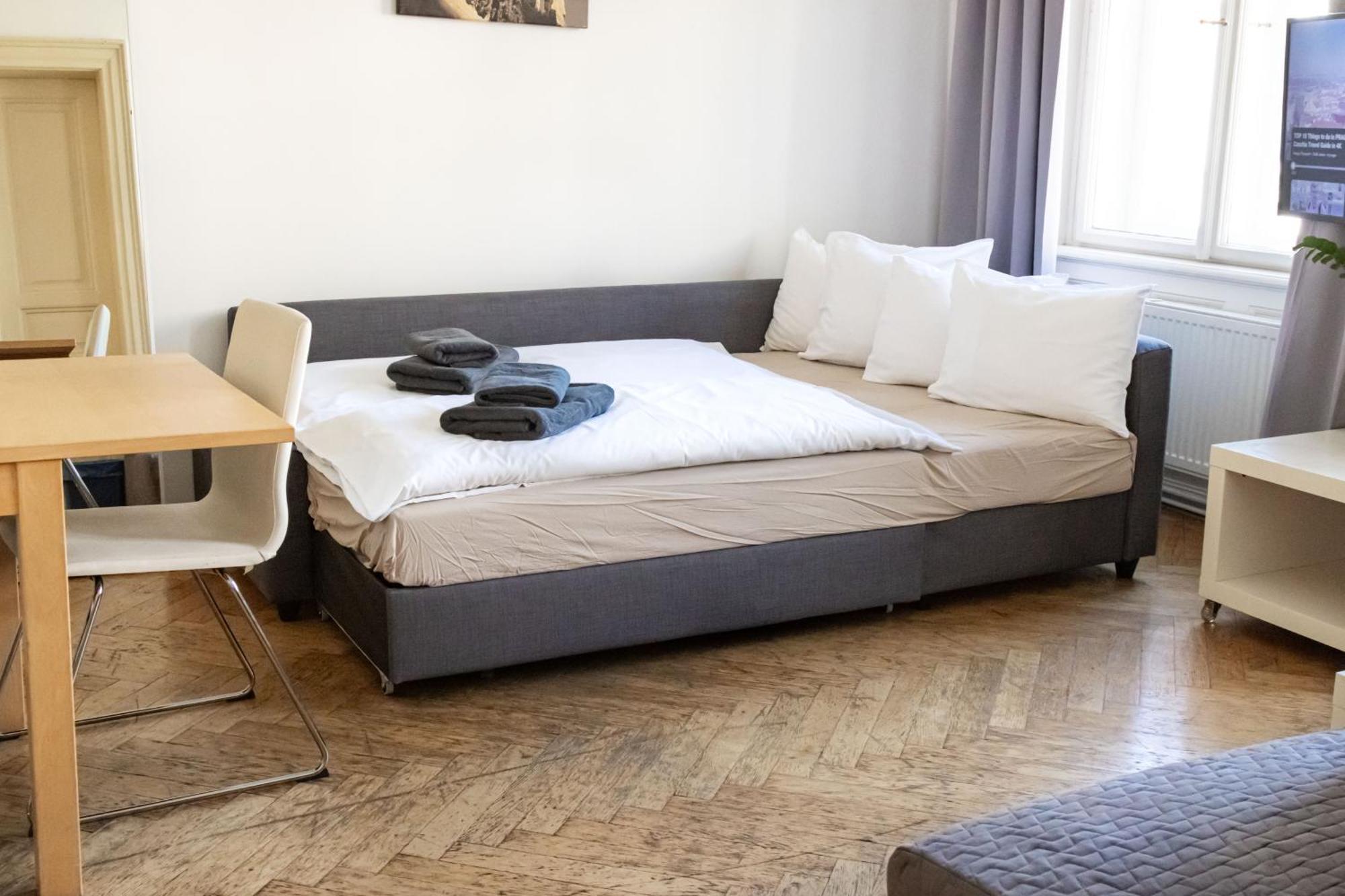 Apartments In Mala Strana - 10 Minutes From Charles Bridge Прага Экстерьер фото