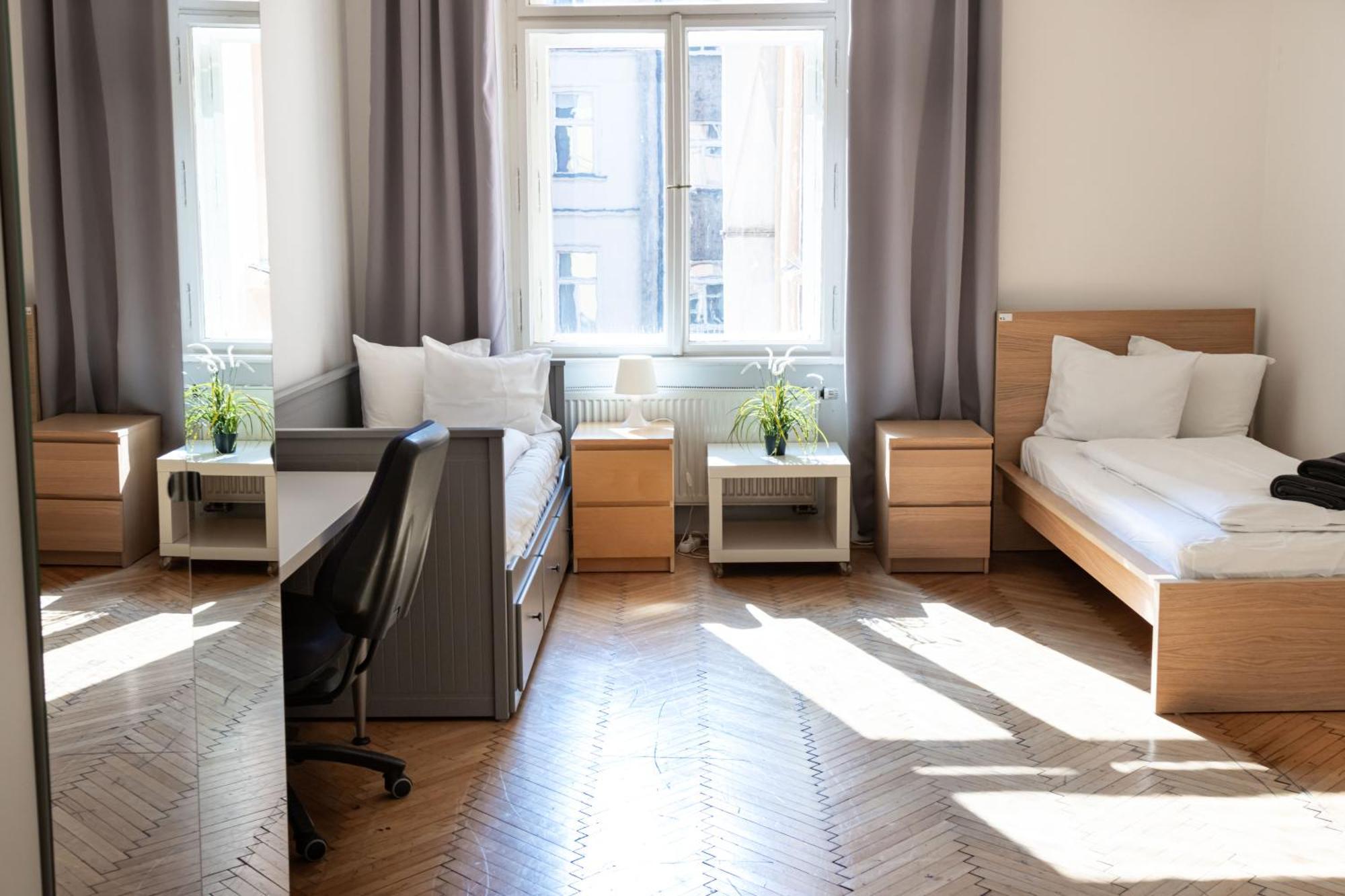 Apartments In Mala Strana - 10 Minutes From Charles Bridge Прага Экстерьер фото