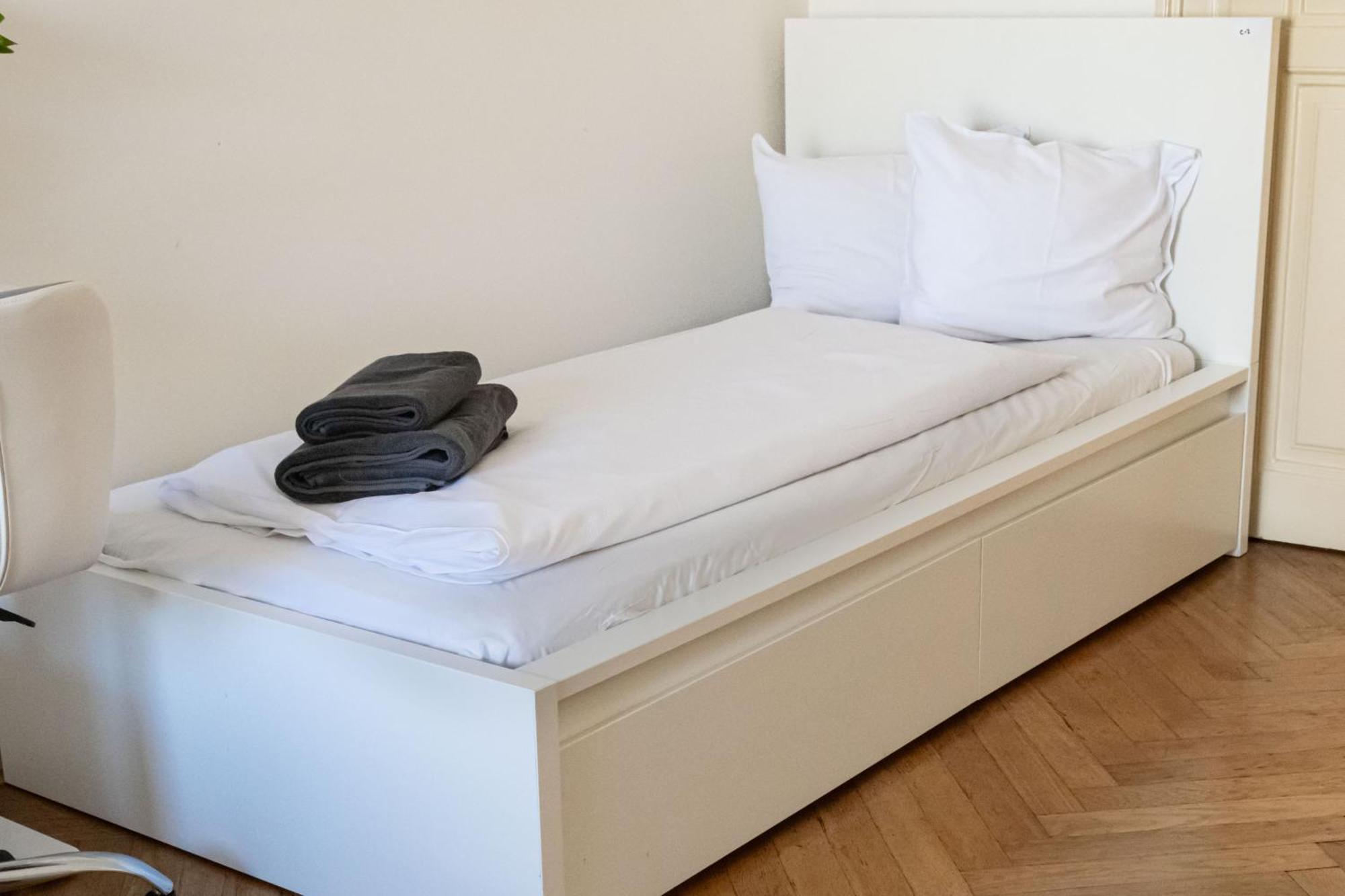 Apartments In Mala Strana - 10 Minutes From Charles Bridge Прага Экстерьер фото