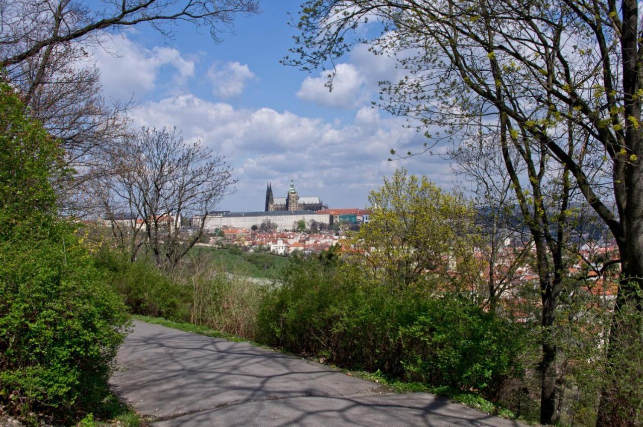 Apartments In Mala Strana - 10 Minutes From Charles Bridge Прага Экстерьер фото