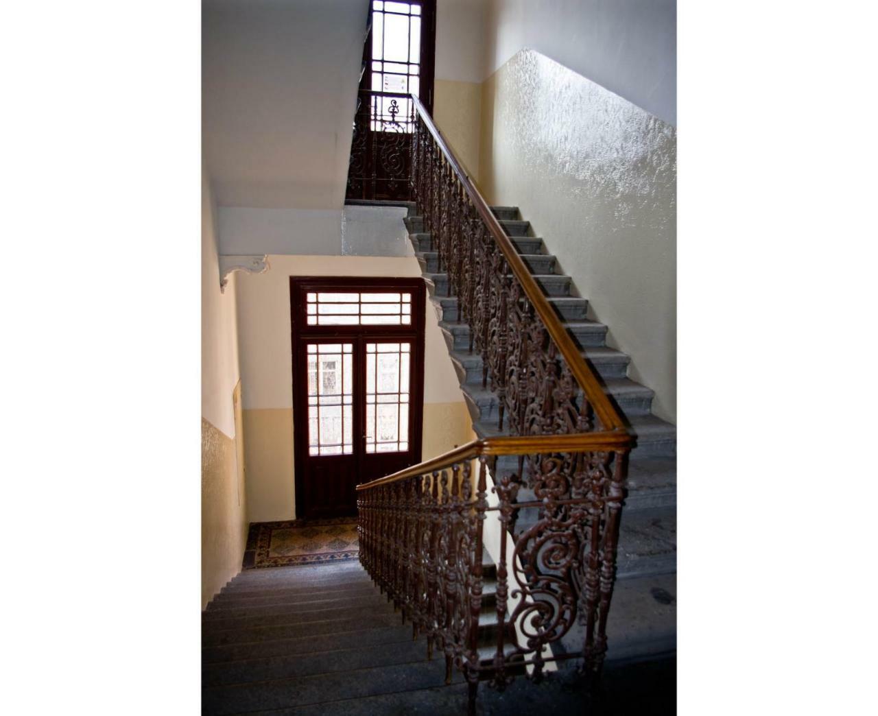 Apartments In Mala Strana - 10 Minutes From Charles Bridge Прага Экстерьер фото