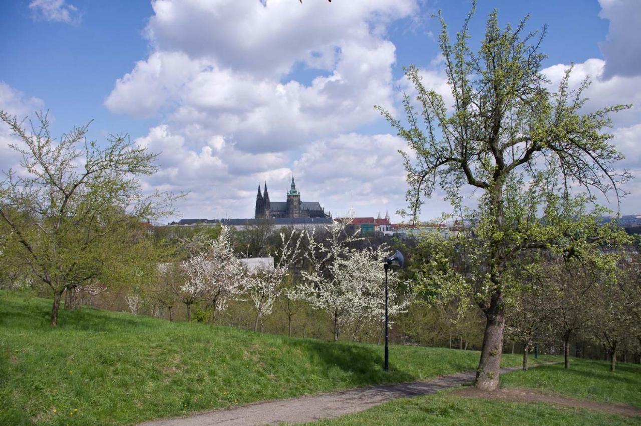 Apartments In Mala Strana - 10 Minutes From Charles Bridge Прага Экстерьер фото