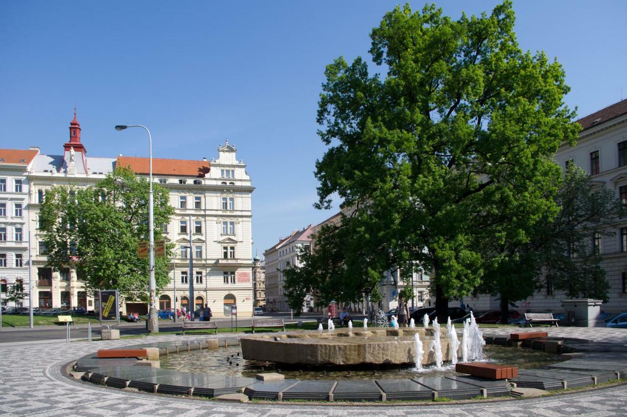 Apartments In Mala Strana - 10 Minutes From Charles Bridge Прага Экстерьер фото