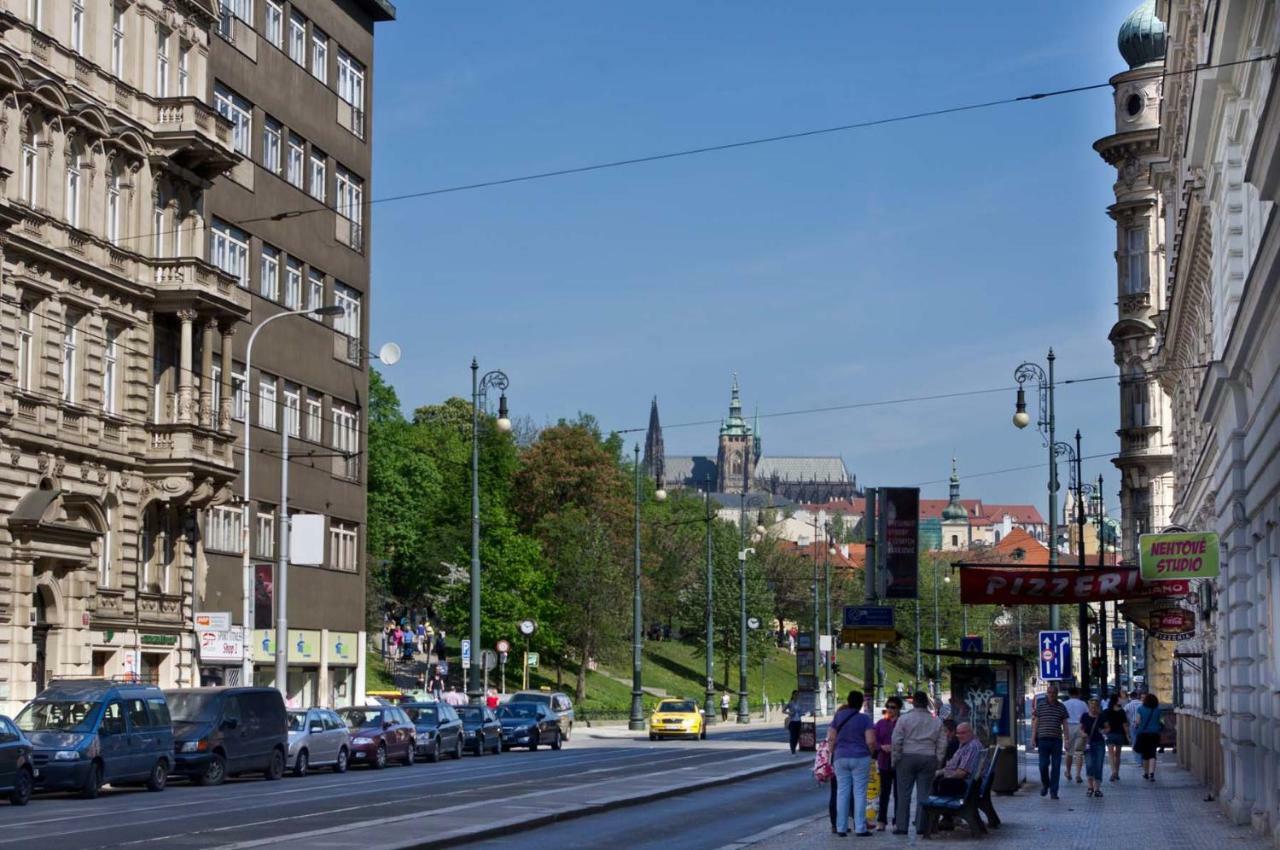 Apartments In Mala Strana - 10 Minutes From Charles Bridge Прага Экстерьер фото