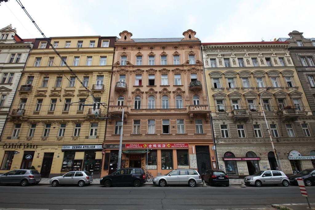 Apartments In Mala Strana - 10 Minutes From Charles Bridge Прага Экстерьер фото